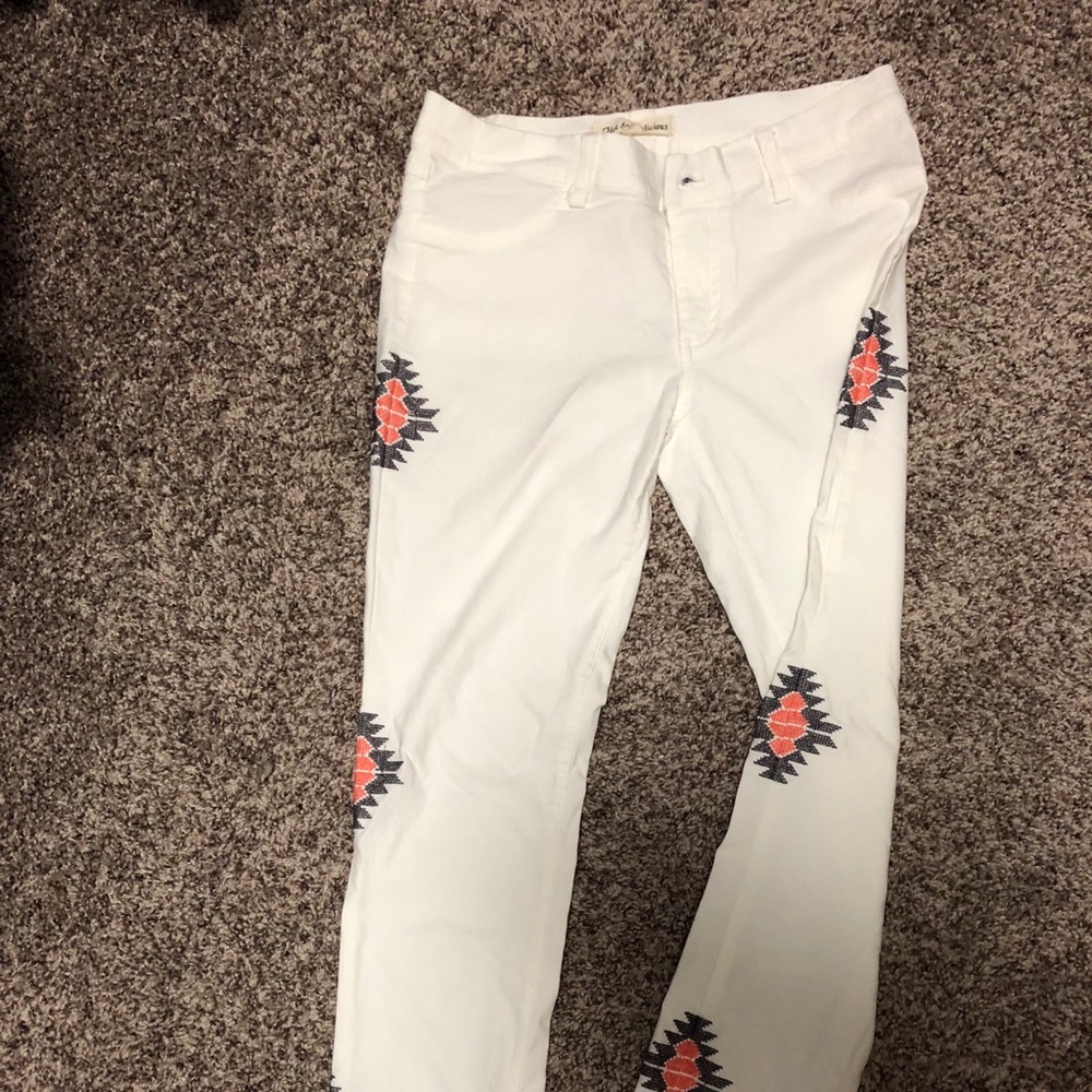 White skinny pants.